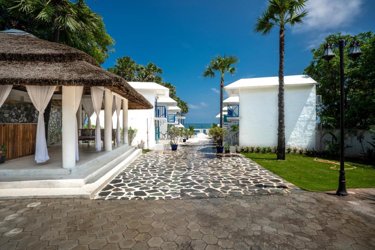 Отель Greek Bay Ауровиль Экстерьер фото