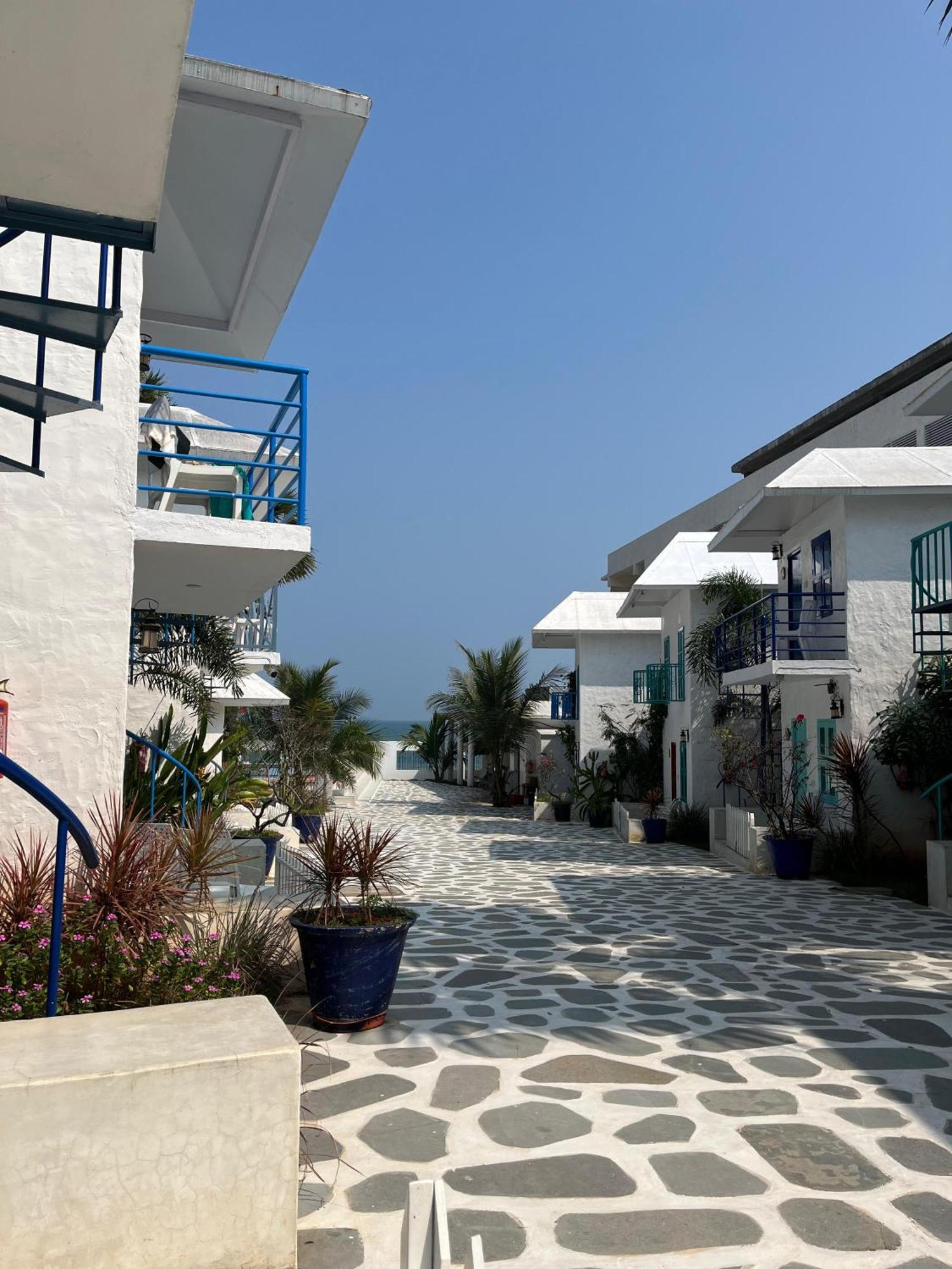 Отель Greek Bay Ауровиль Экстерьер фото